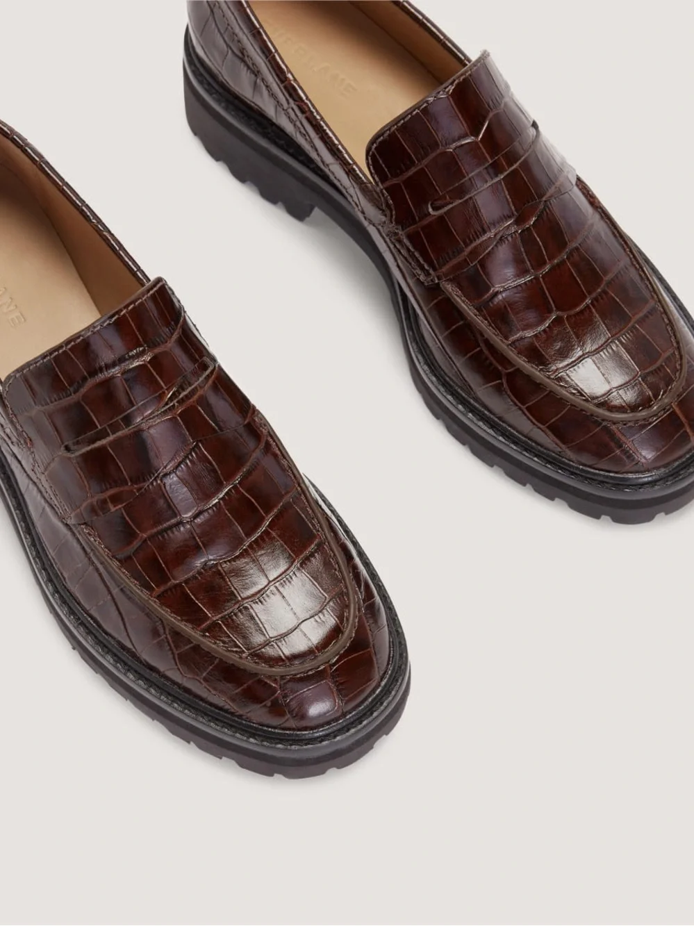 Everlane reposhing these